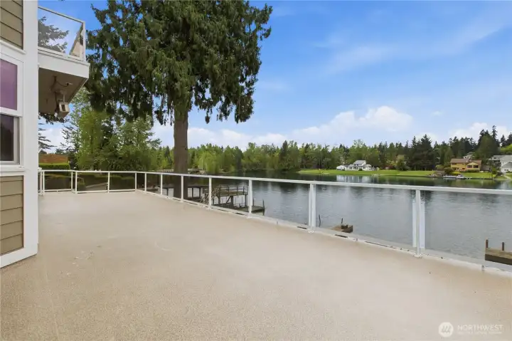 Expansive deck, perfect for entertaining