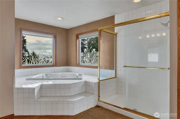 Soaking tub