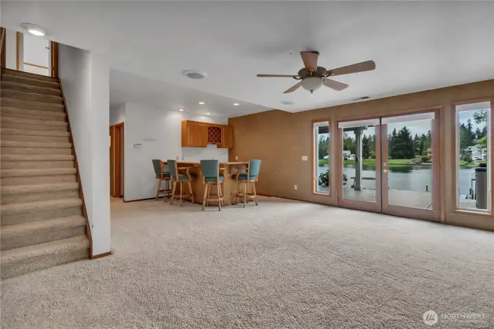 Lower level family room with wet bar
