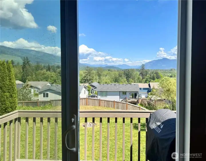 Stunning Cascade Mountain Range Views