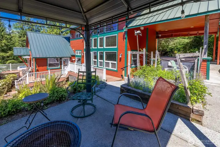Outdoor area covered for sun/rain.