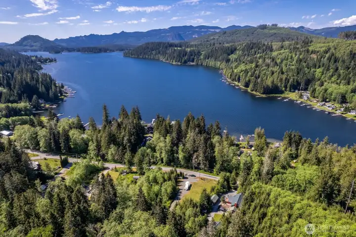 This is the most beautiful lake in the Pacific Northwest.