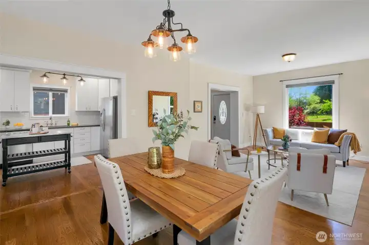 Bright formal dining space for entertaining. Bright formal dining space for entertaining.