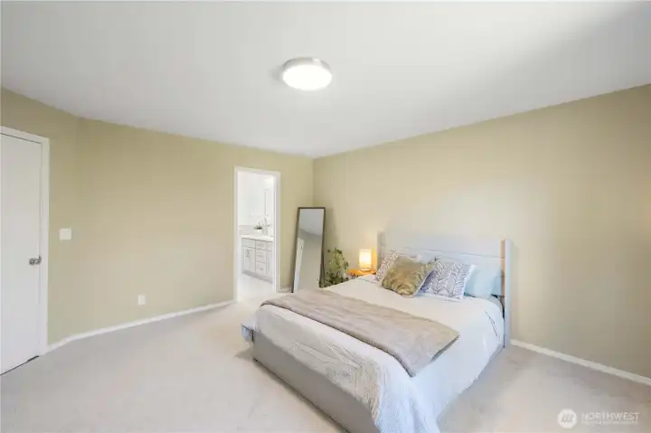 Master bedroom Master bedroom