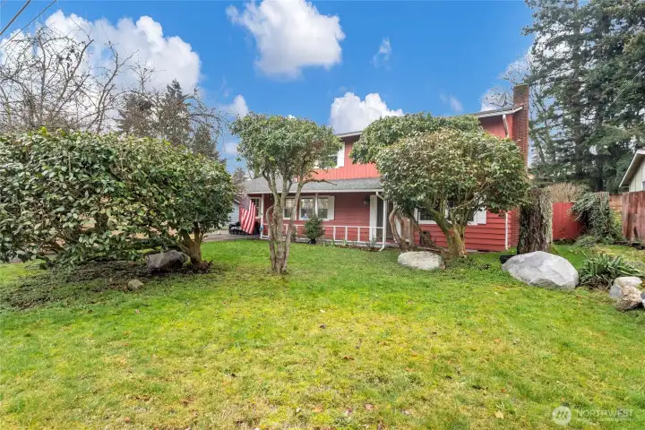 Another angle of this good size front yard