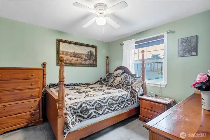2nd bedroom