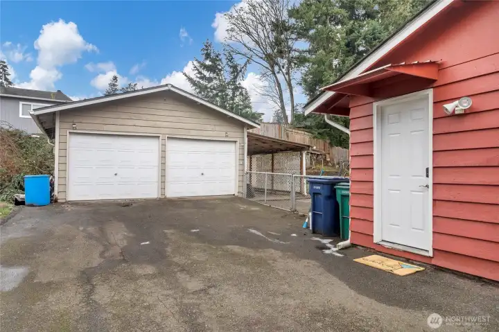 Another view of the side of the house with super long driveway and garage