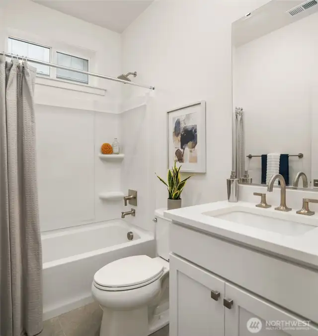 Photos are of a furnished Daisy for demonstration purposes only. Surfaces and finishes may differ.