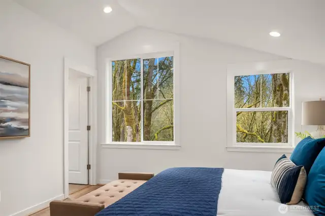 Photos are of a furnished Daisy for demonstration purposes only. Surfaces and finishes may differ.