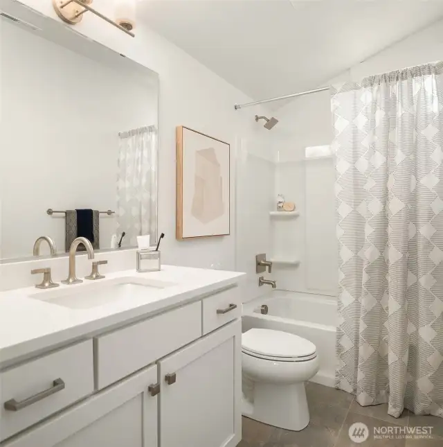 Photos are of a furnished Daisy for demonstration purposes only. Surfaces and finishes may differ.