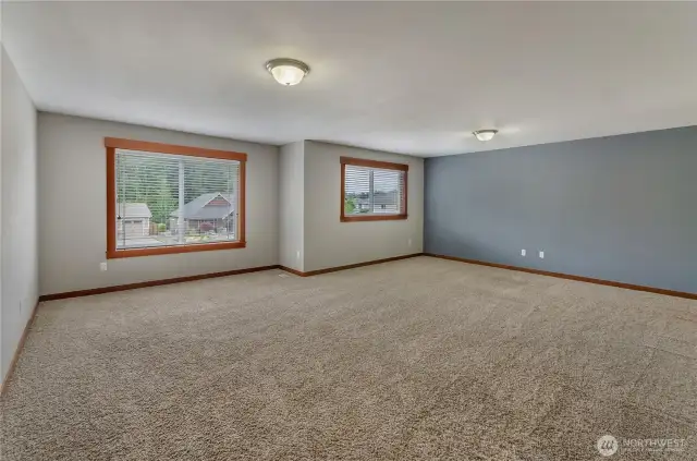 HUGE Bonus Room upstairs!