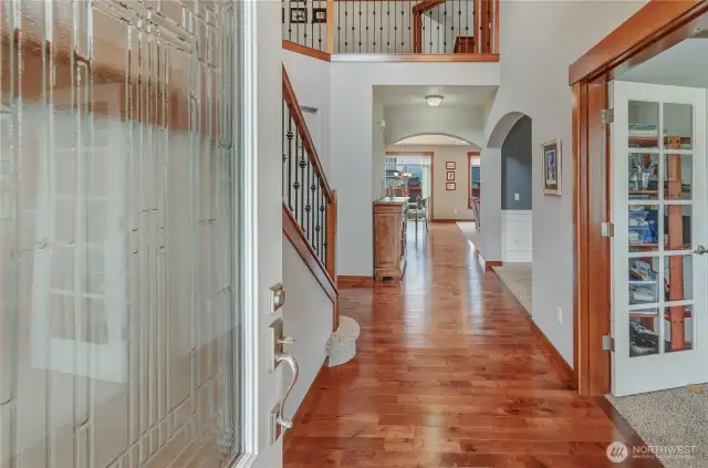 Vaulted ceiling makes this entry feel very spacious!