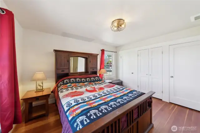 2nd bedroom