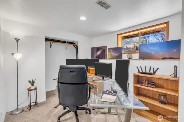 2nd bedroom lower level currently being used as an office.Yes, that's a double deck with 3 huge monitors.