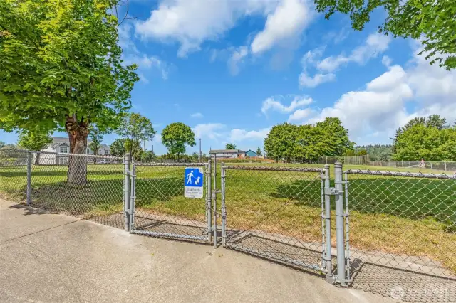 Foster off leash dog park within walking distance.