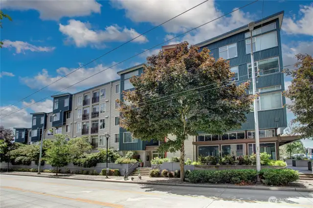 Welcome to the Welch Plaza centrally located close to Capitol Hill, downtown, & the International District!