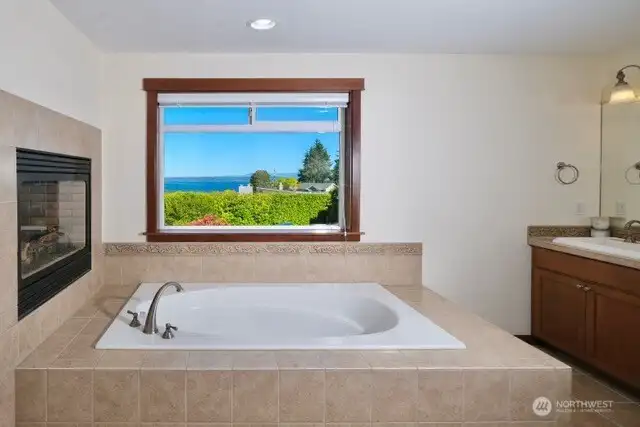 PRIMARY BATHROOM W/WATER VIEW