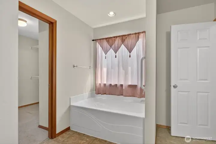 En suite Soaking tub