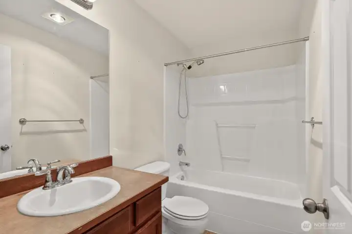 Second floor full bathroom with shower/bath tub