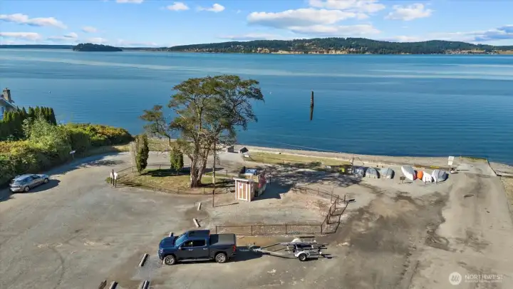 Aerial shot of the Maple Grove boat ramp & parking.