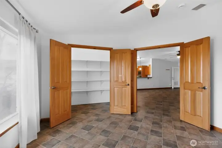 Sunroom/Office/Bedroom