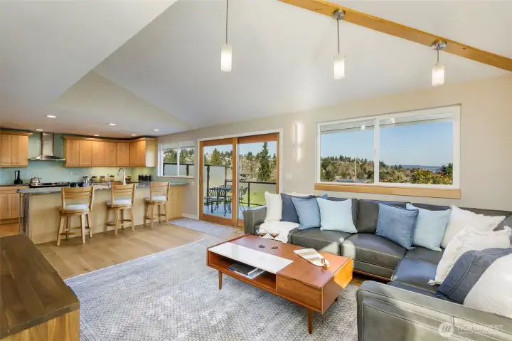 Kitchen with Breakfast Bar