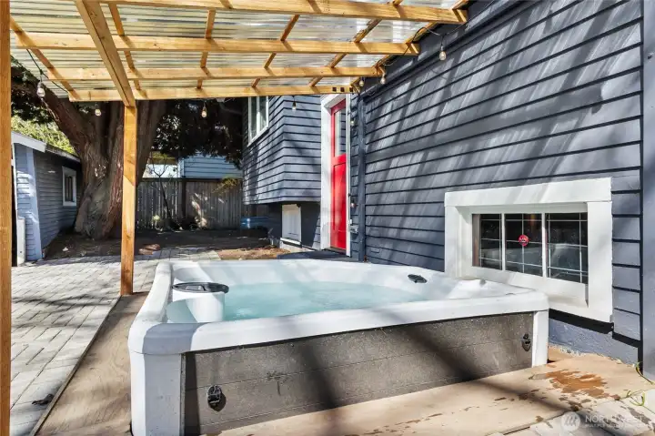 Hot Tub fully operational and purchased in 2022.