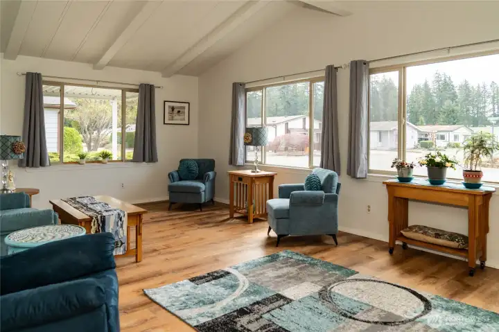 Bright and welcoming living room.