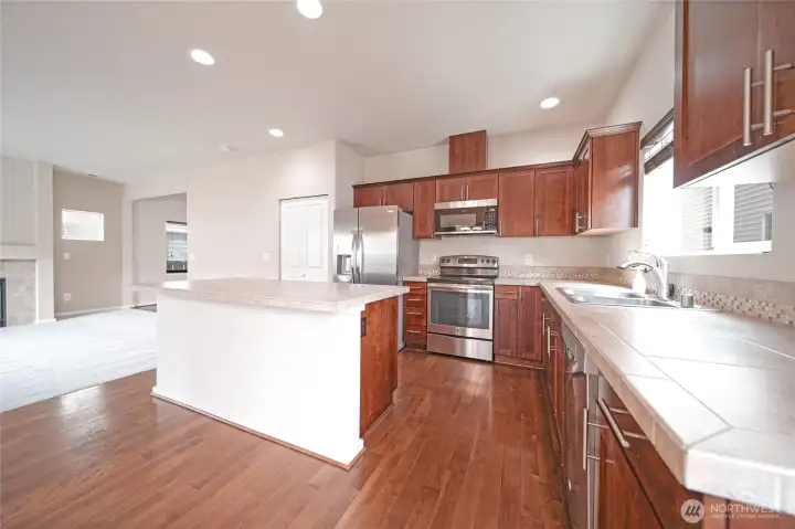 Kitchen island to make hosting a breeze Kitchen island to make hosting a breeze