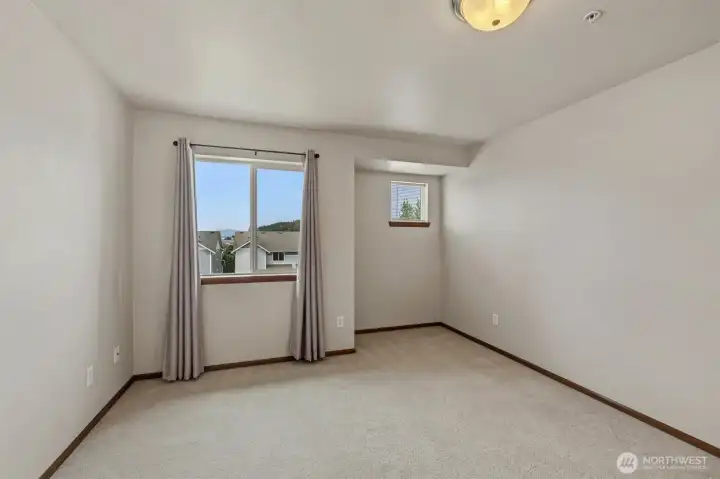 3rd floor (2nd primary suite)