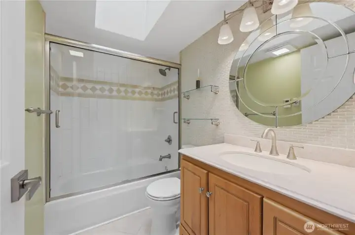 Main Shared Bath Main Shared Bath