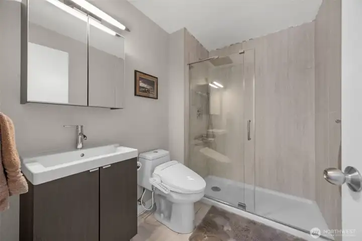 Primary bath, fully updated Primary bath, fully updated