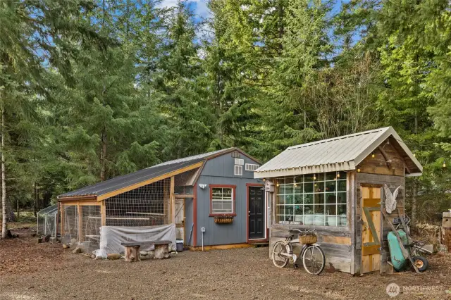 Look at this amazing chicken coop and garden shed!