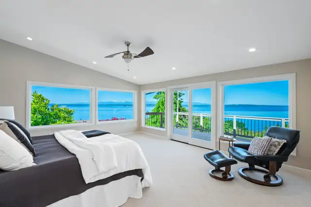 Spacious primary suite with awe-inspiring views. En suite bath and very large walk-in closet.