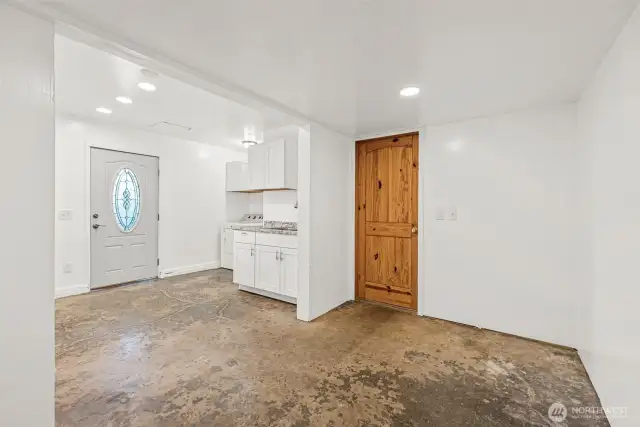 All purpose room / utility room.