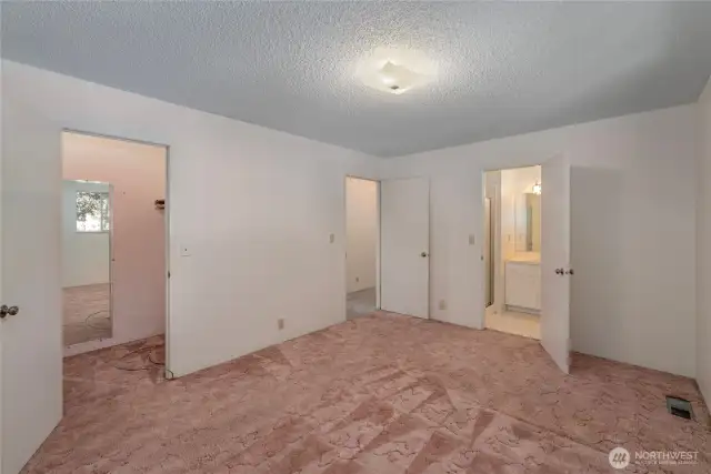 Main Brm and closet an bath