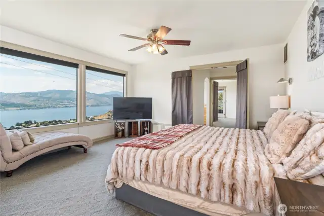 upper level primary bedroom