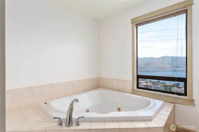 jetted corner tub upper bath