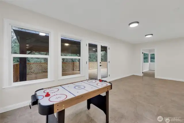 Bonus room ready to adapt—media room, play space, gym, or guest suite!