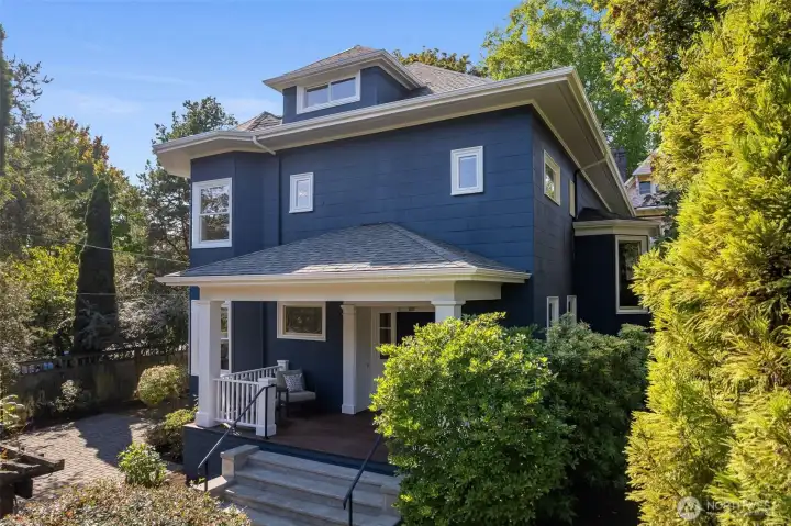 Welcome to 803 15th Avenue East