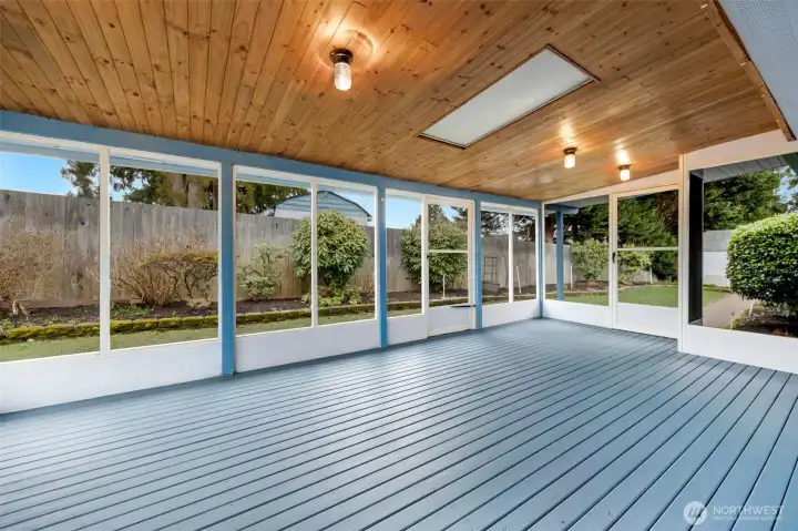 400sf screened-in 3 season back porch.