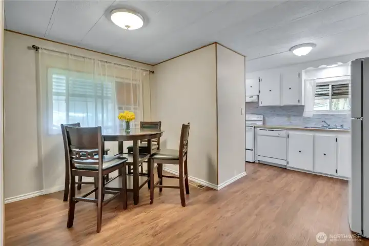 Cozy dining area off kitchen