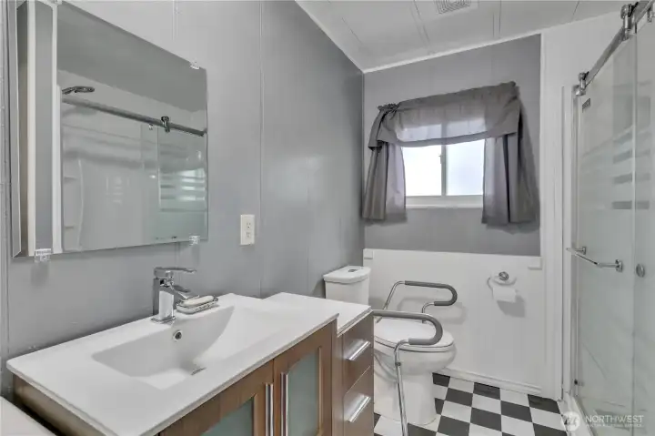 3/4 bath with updates