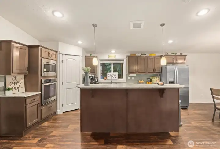 Oversized island with seating—ideal for everyday use and casual gathering.