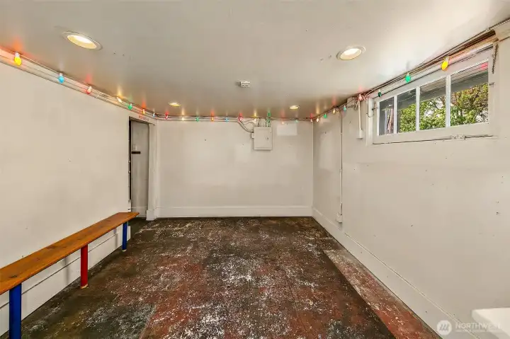 Dining room in restaurant.