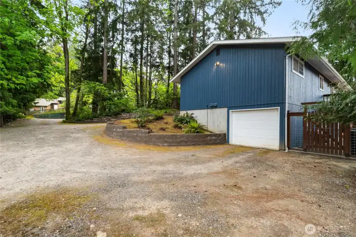 Driveway to single car garage