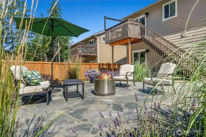 Gorgeous flagstone patio