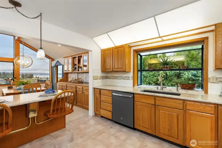 Sunny breakfast bar with built in stools is guaranteed to have your favorite views! Sunny breakfast bar with built in stools is guaranteed to have your favorite views!
