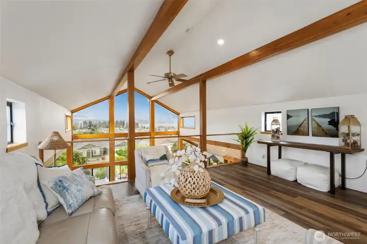Upper level family room with more stellar views, and a bed and bath. Upper level family room with more stellar views, and a bed and bath.