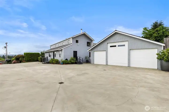 Oversize detached 3 car garage has plenty of room for all your cars and toys, with space for tinkering! Oversize detached 3 car garage has plenty of room for all your cars and toys, with space for tinkering!